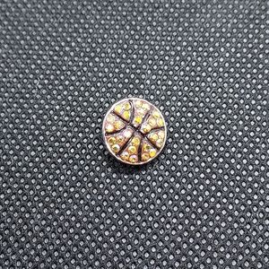 NWOT Magnolia and Vine 12mm Snap